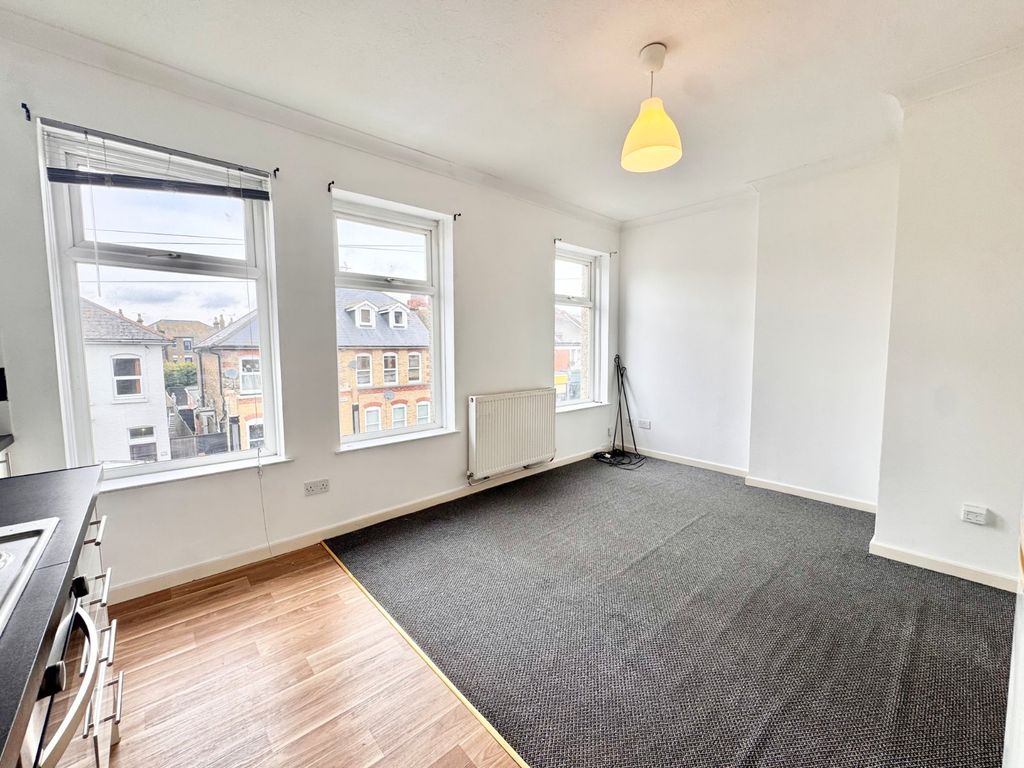 Property photo 3 of 5 Picture 3