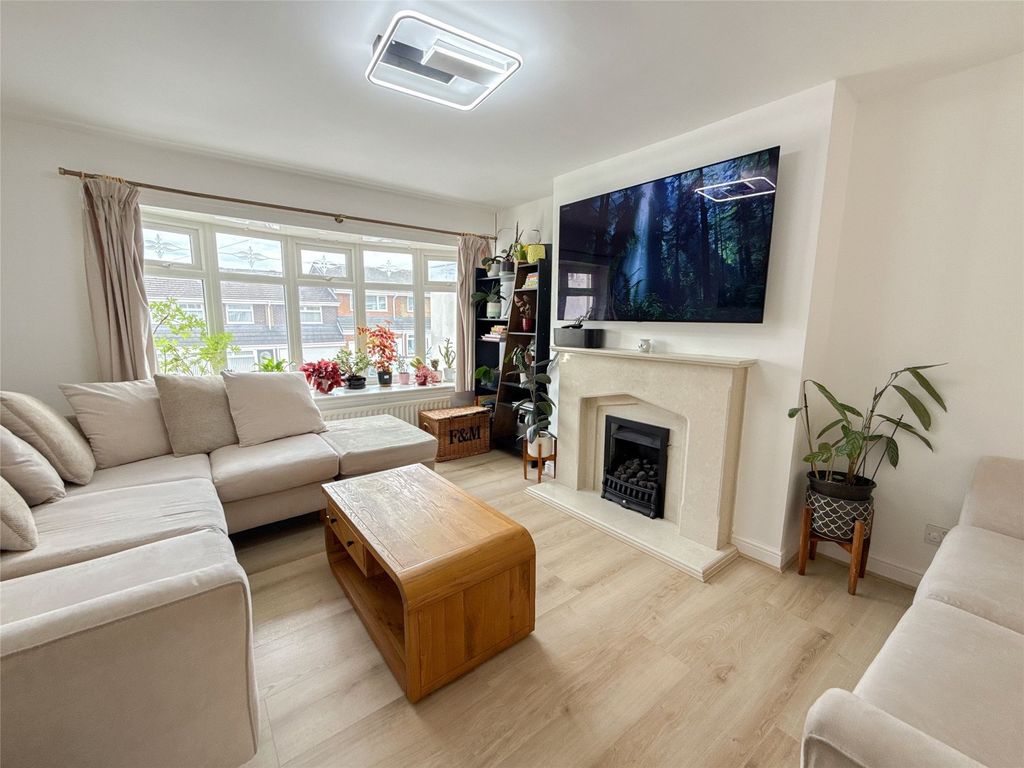 Property photo 2 of 14 Lounge