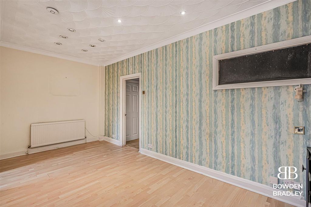 Property photo 3 of 19 Dining Area