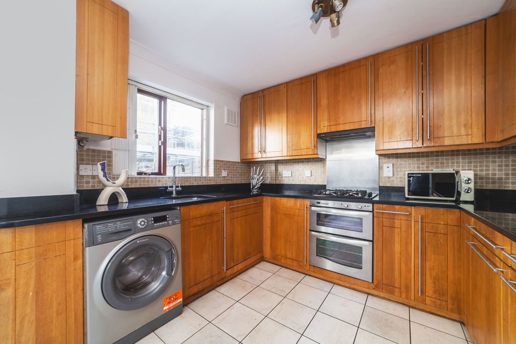 Property photo 3 of 12