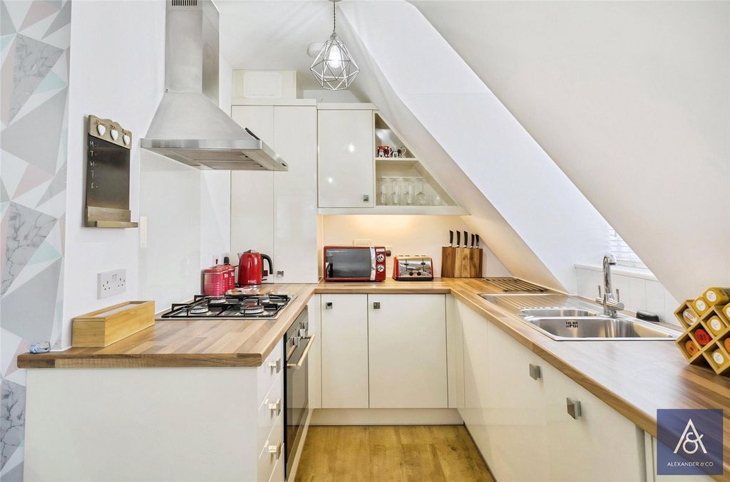 Property photo 2 of 18 Picture No. 37