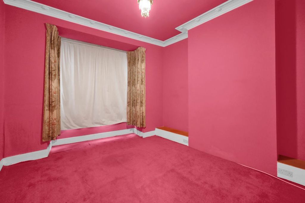 Property photo 3 of 25