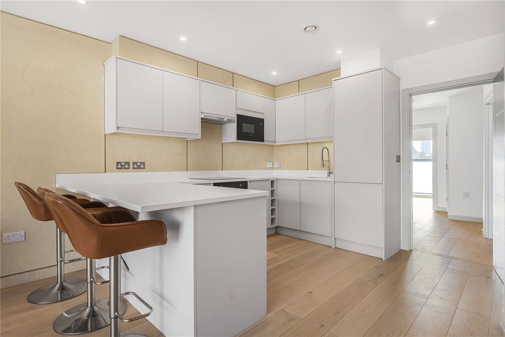 Property photo 2 of 25 Reception/Kitchen