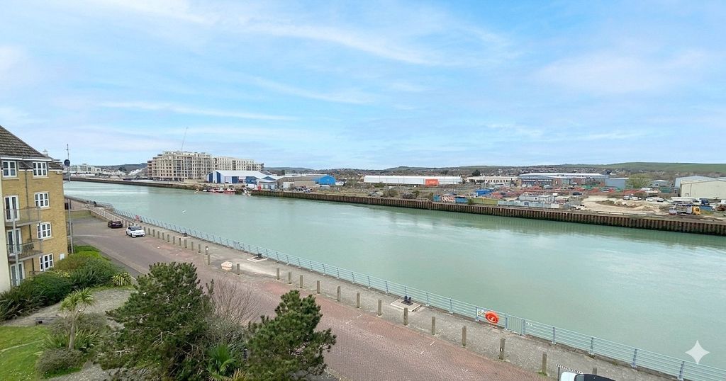 Property photo 3 of 11 Picture No. 12