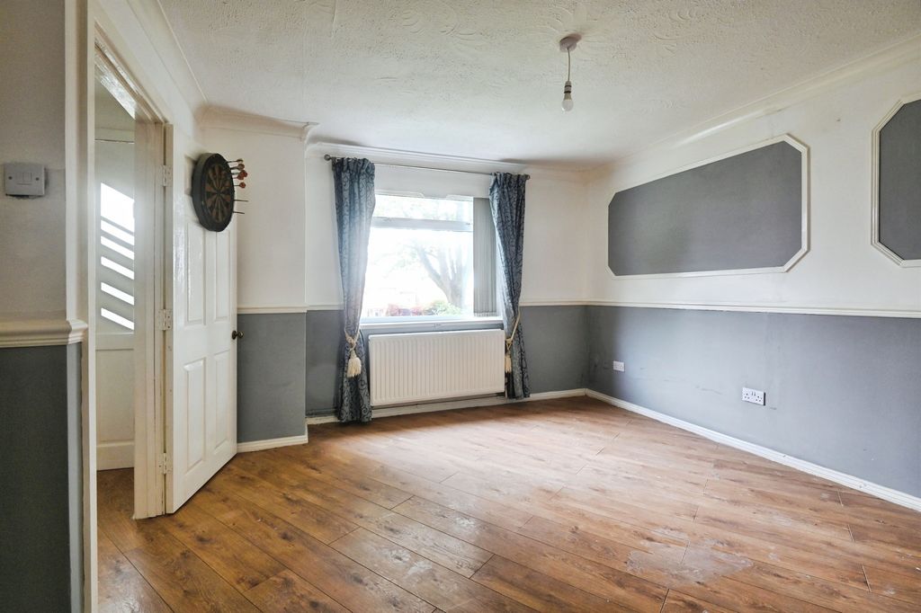 Property photo 3 of 16