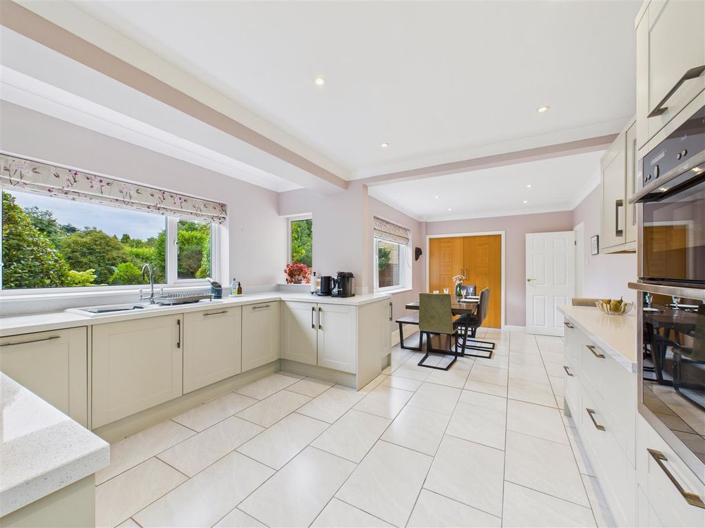 Property photo 3 of 22 Dining Kitchen