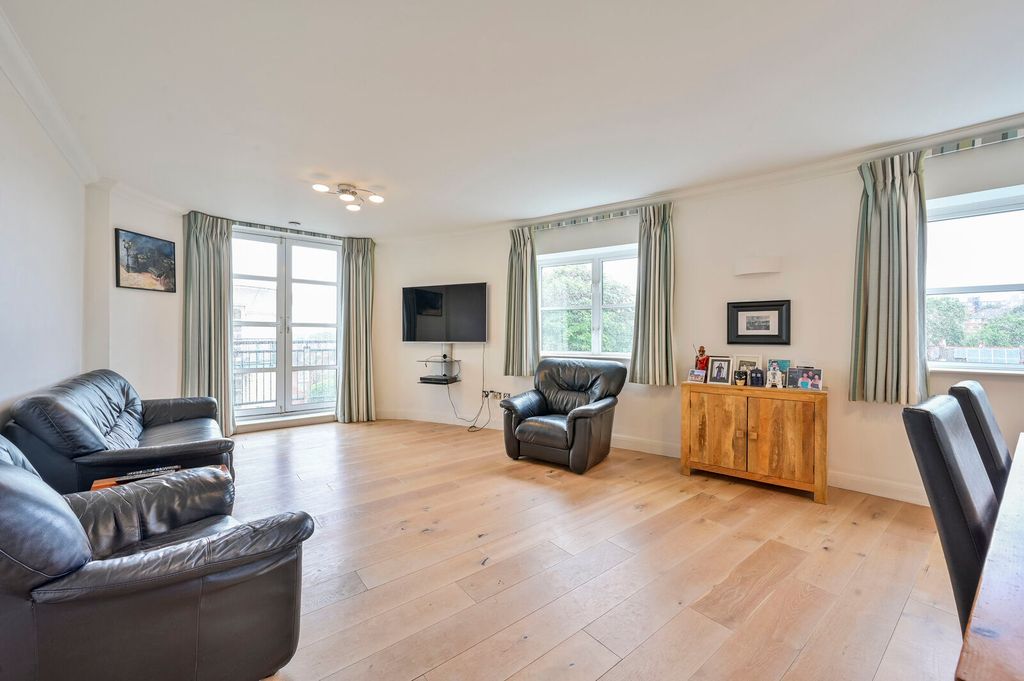Property photo 2 of 19