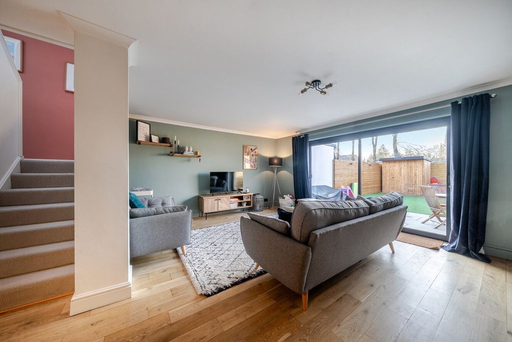 Property photo 2 of 33 Picture No. 12