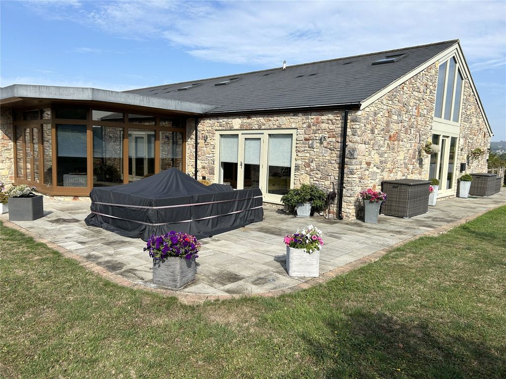 Property photo 2 of 27 Picture No. 10