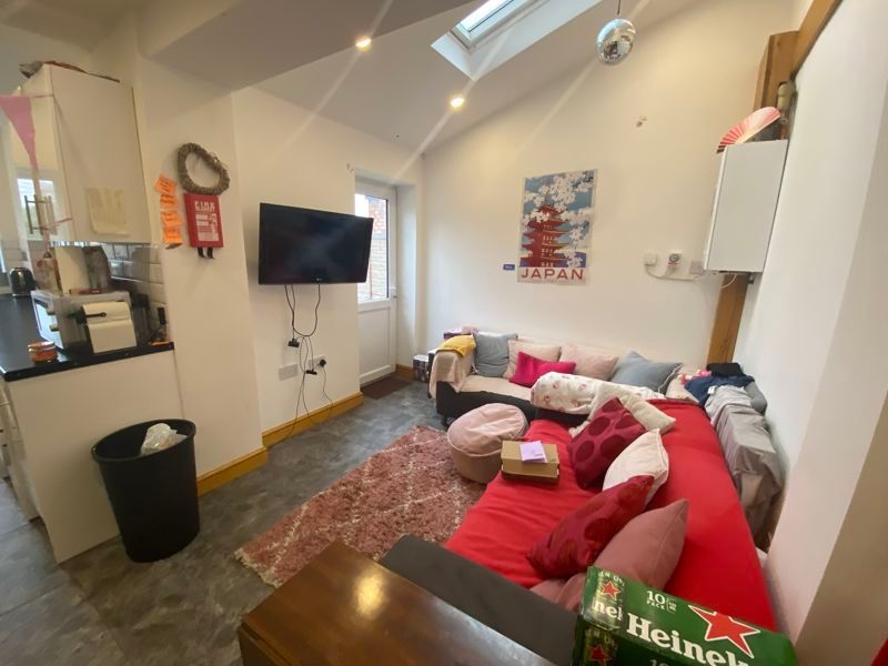 Property photo 1 of 10 Photo 3