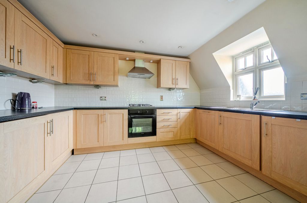 Property photo 3 of 19 1451879-10-69F0dc...