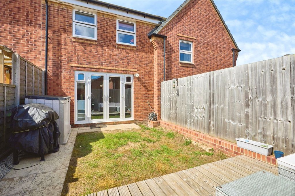 Property photo 2 of 12 Garden