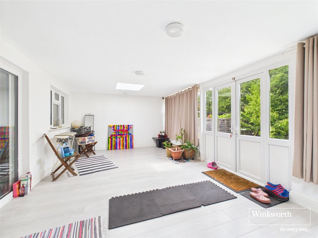 Property photo 2 of 11 Conservatory