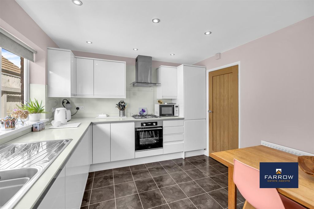 Property photo 3 of 29 Kitchen