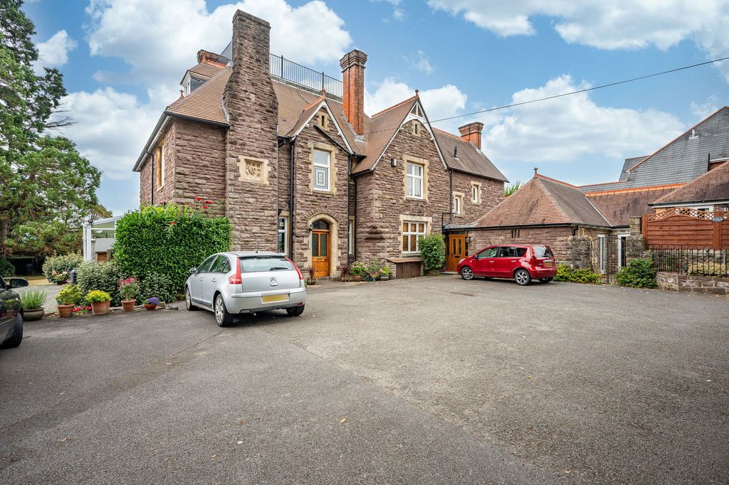 Property photo 2 of 33