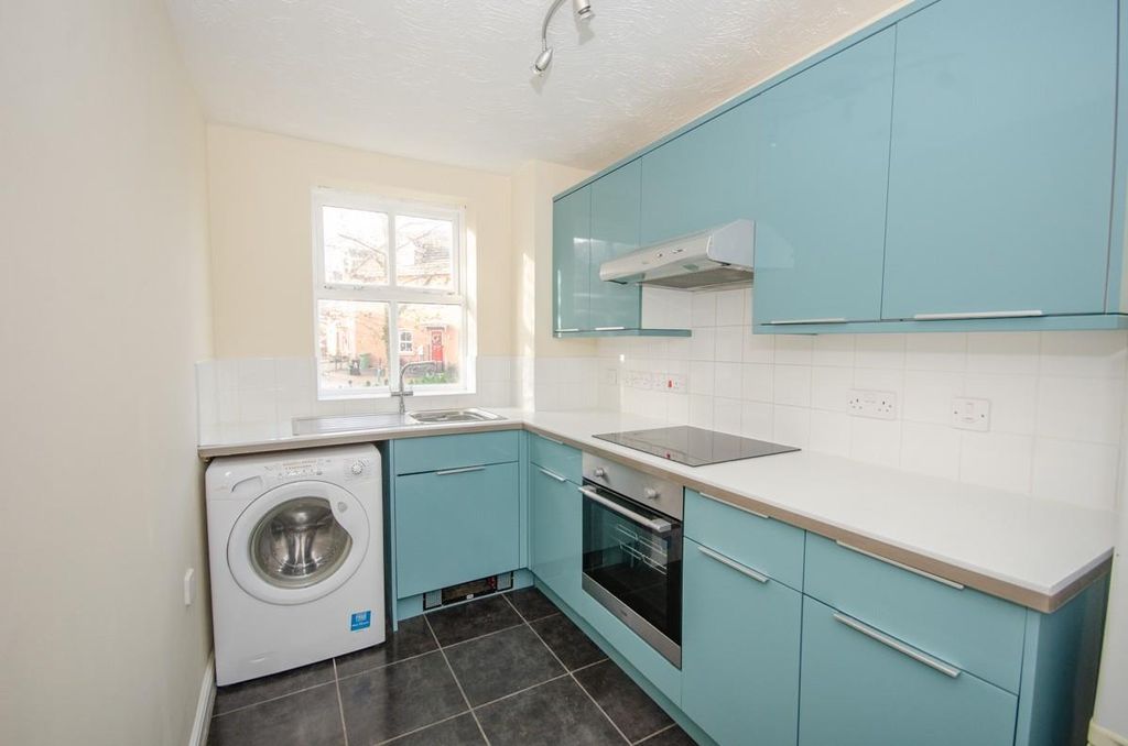 Property photo 3 of 10 Kitchen.Jpg