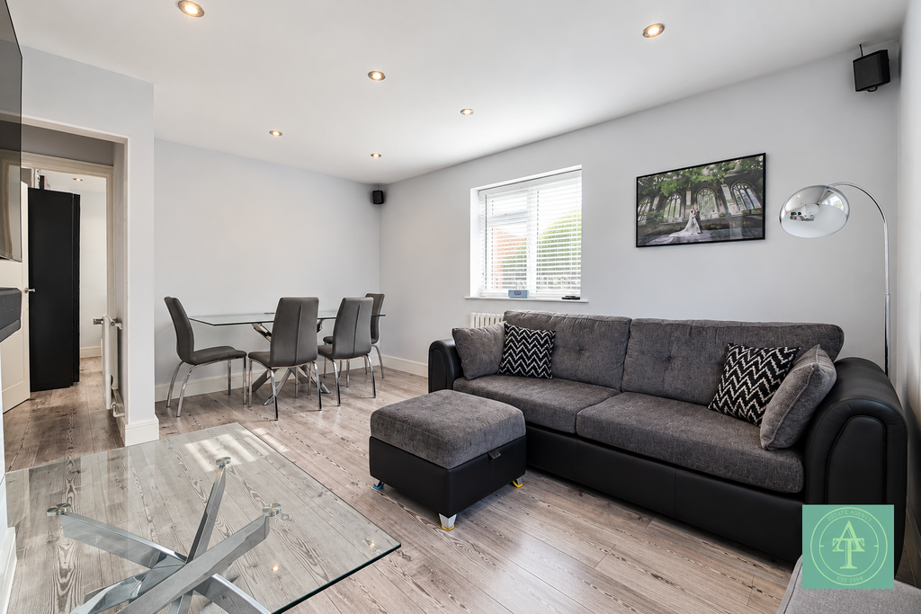 Property photo 3 of 14 Bright Minimalist Open-Plan Living Room