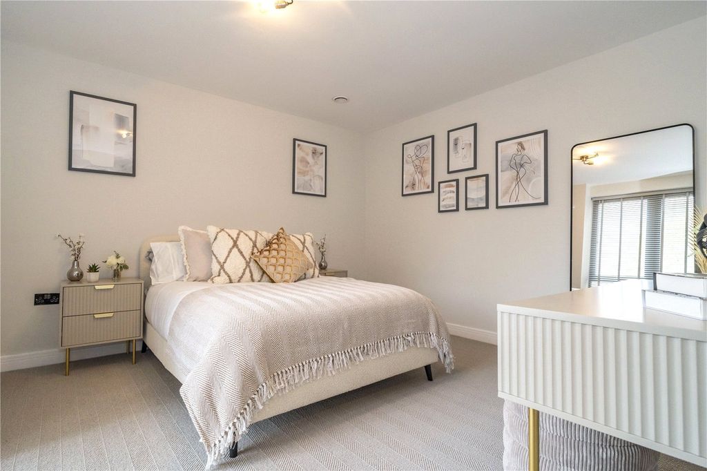 Property photo 1 of 6 Show Apt Bedroom