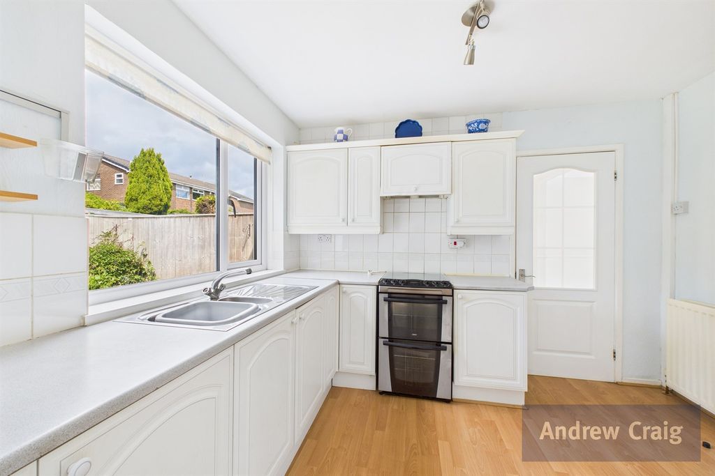 Property photo 3 of 12 Kitchen