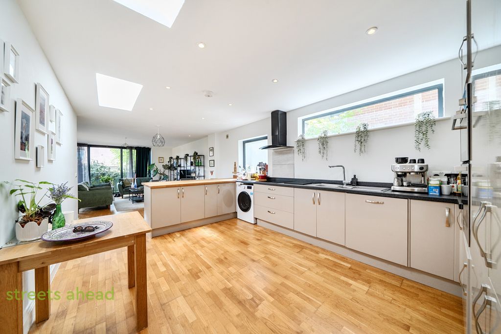 Property photo 3 of 15 971Bf41E-d94B-447...