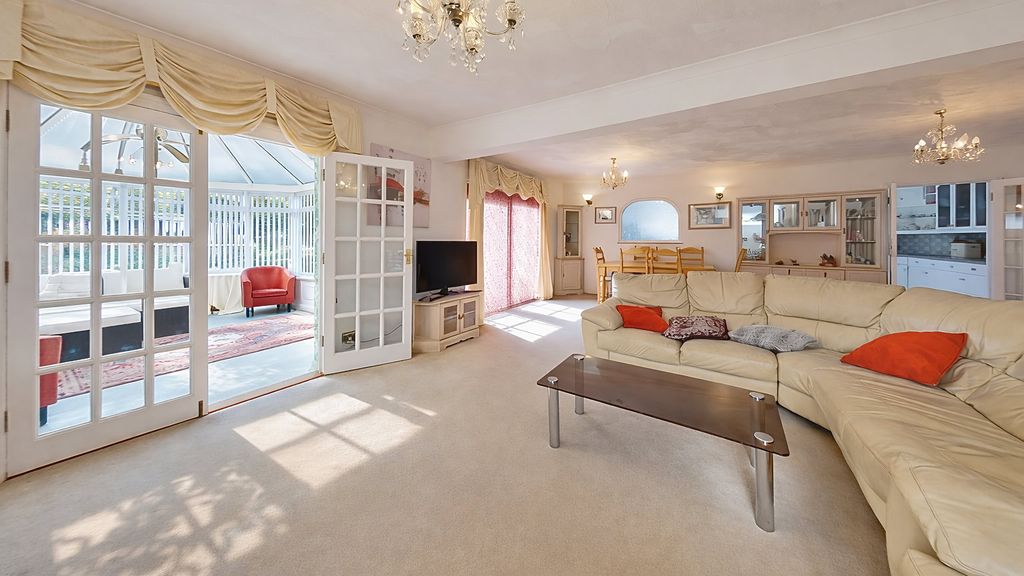 Property photo 3 of 26