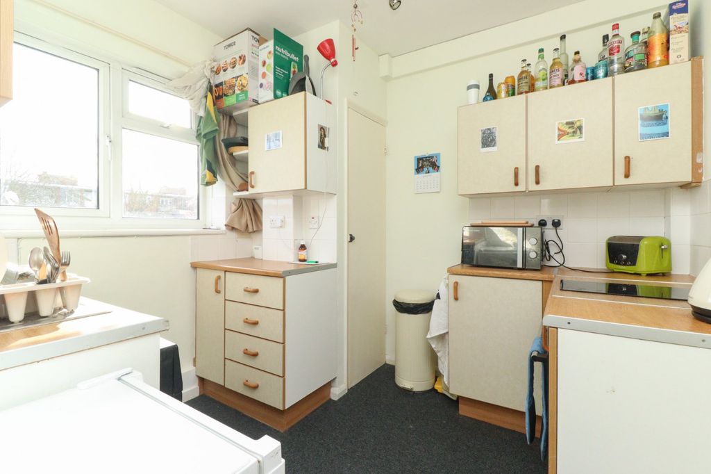 Property photo 3 of 8 Picture 3