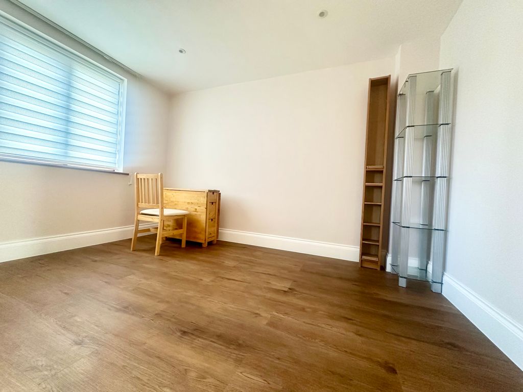 Property photo 3 of 7 Img_9463