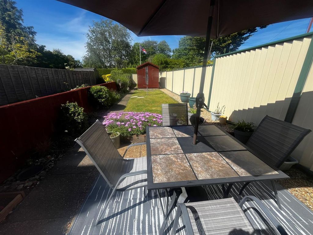 Property photo 3 of 26 Rear Garden Umbrella.Jpeg