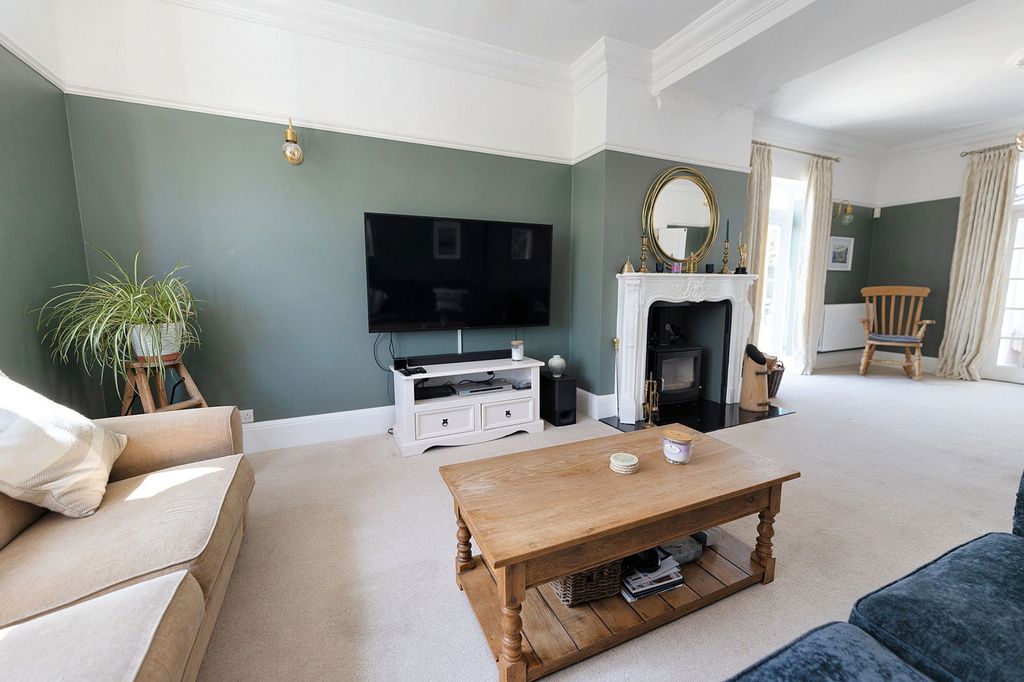 Property photo 3 of 21