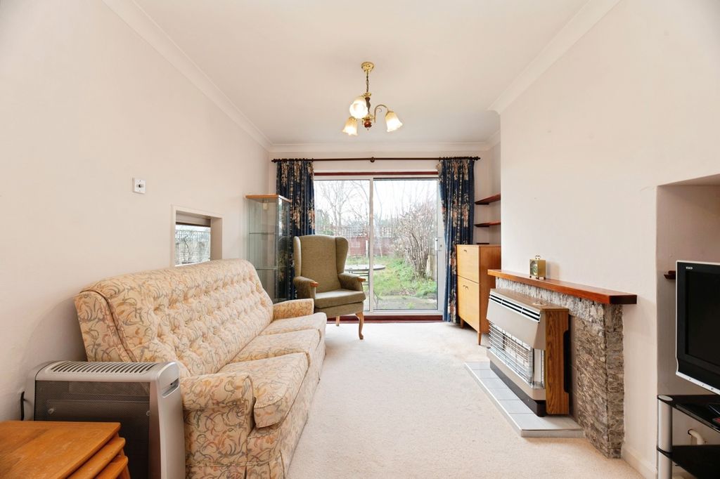 Property photo 3 of 11 Living Room