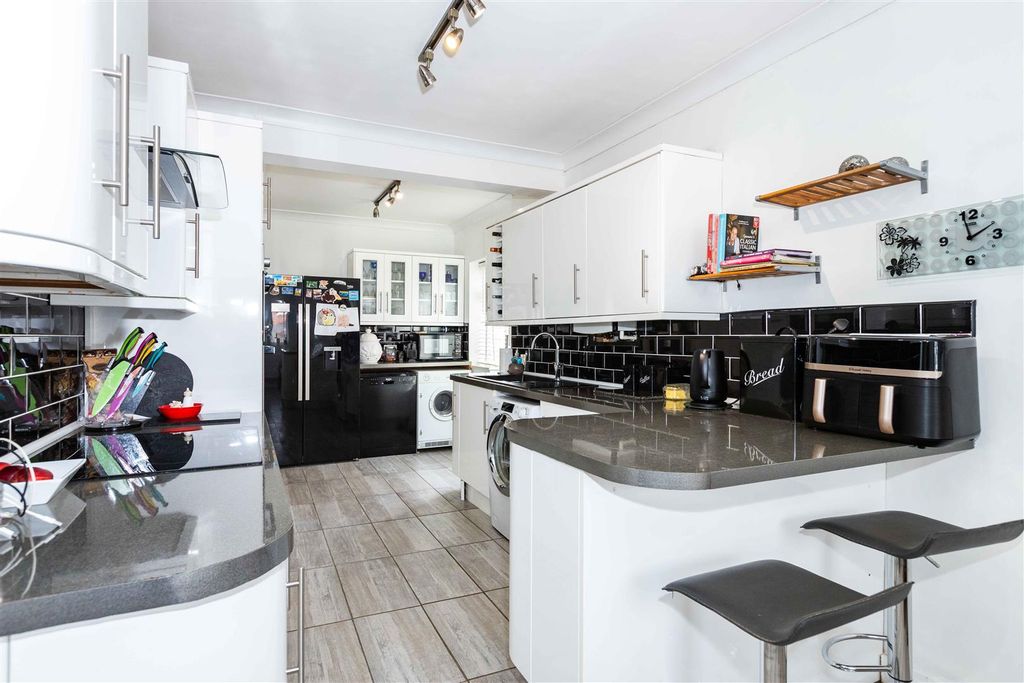 Property photo 2 of 18 Salvington.Jpg