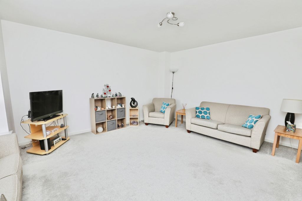 Property photo 3 of 25