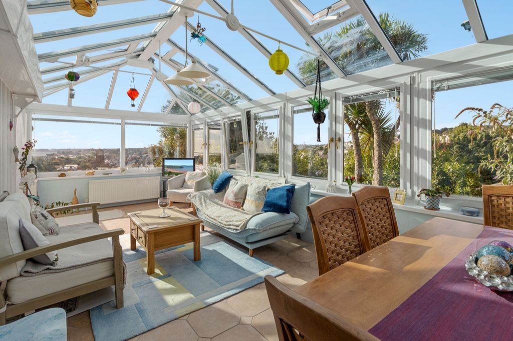Property photo 2 of 30 Conservatory
