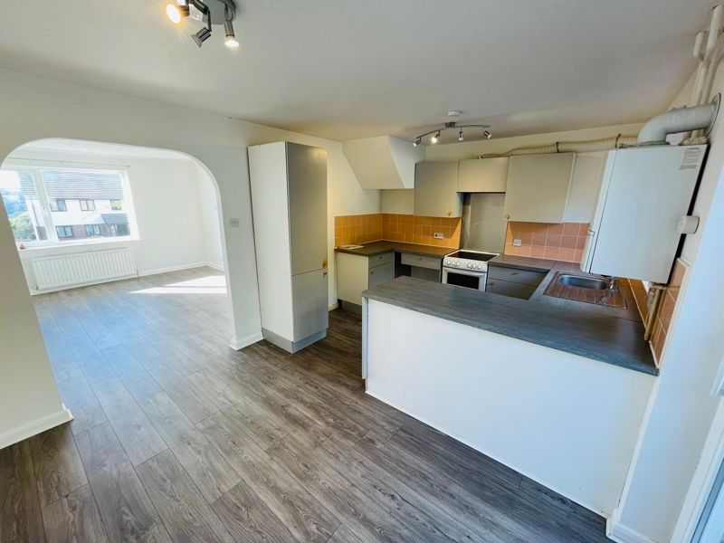 Property photo 3 of 9 Kitchen