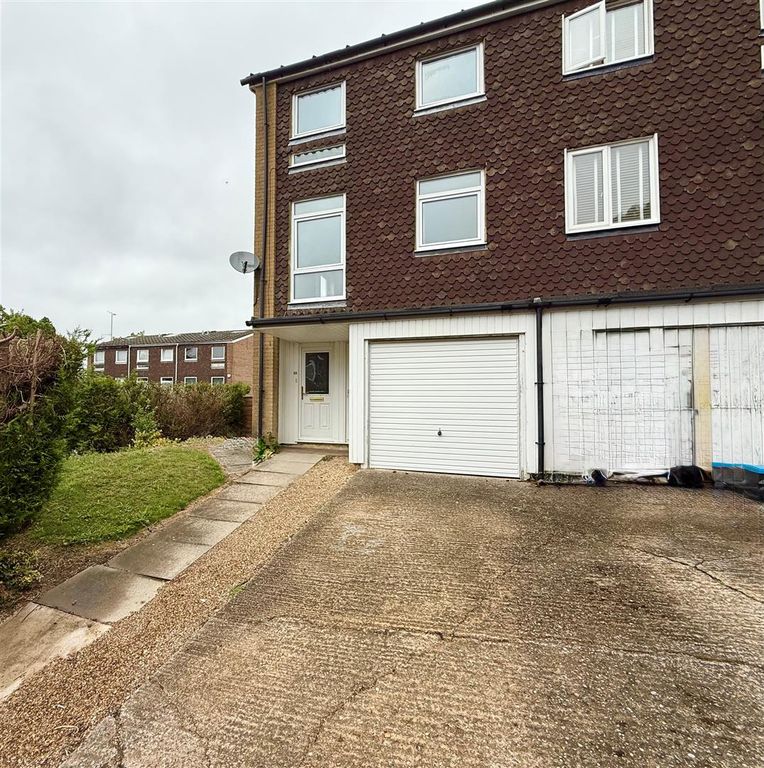 Property photo 1 of 9 Front And Parking