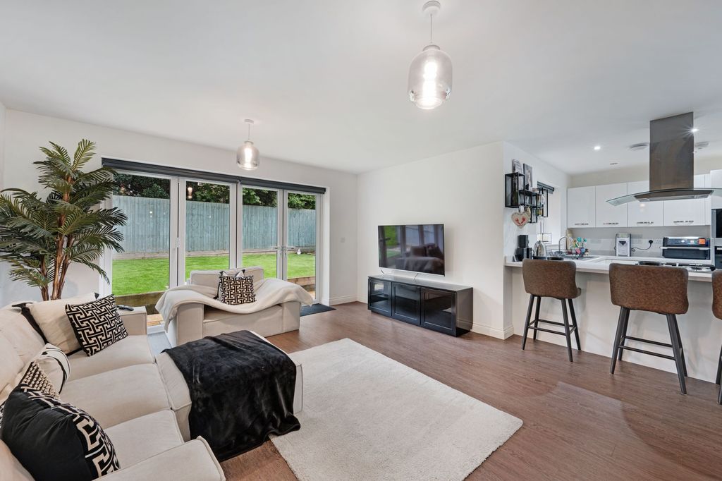 Property photo 2 of 34