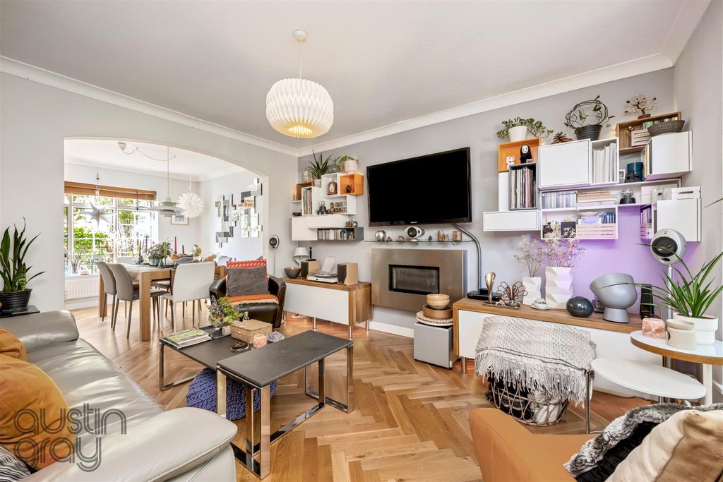 Property photo 3 of 19 York Place_8-009.Jpg