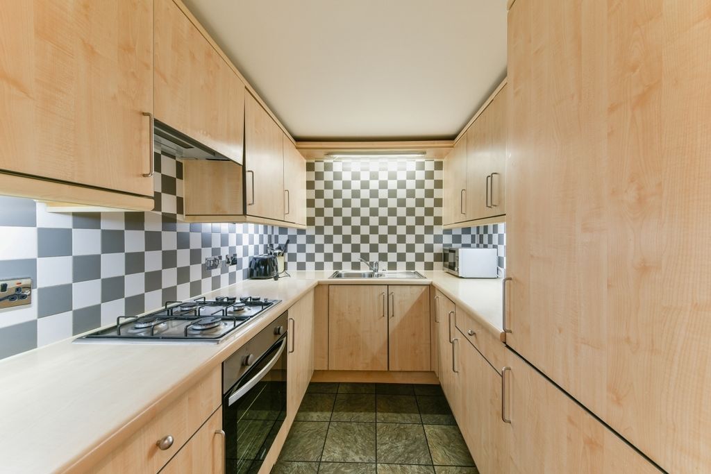 Property photo 3 of 10 Kitchen