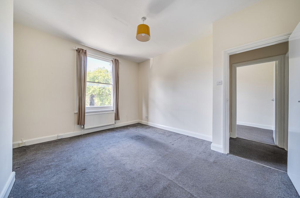 Property photo 2 of 13 1360053-9-68d5675...