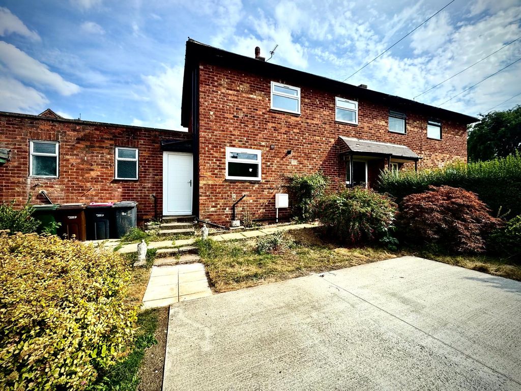 Property photo 1 of 25 Beautiful 3-Bedroom Family Home – Pear Tree Avenue