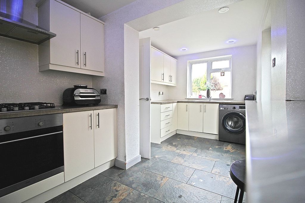 Property photo 3 of 24