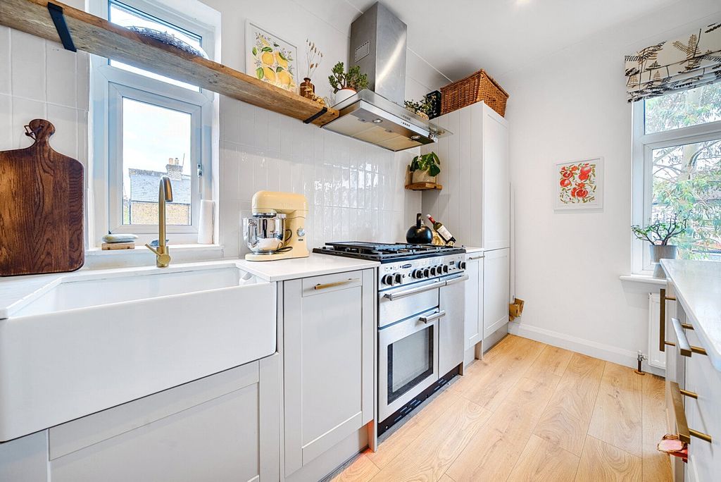 Property photo 3 of 14 Kitchen