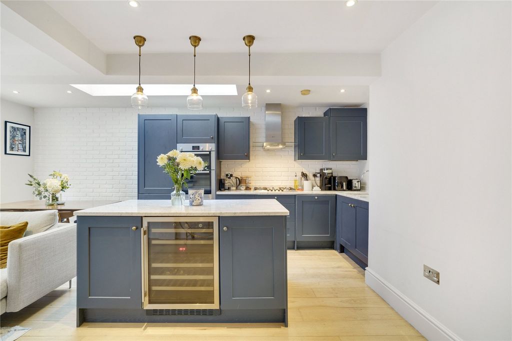 Property photo 2 of 14 Picture No. 15