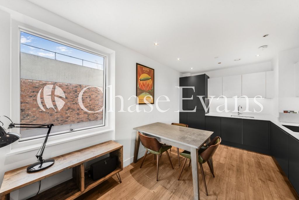 Property photo 2 of 10 Kitchen