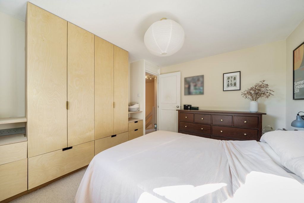 Property photo 2 of 24 Bedroom