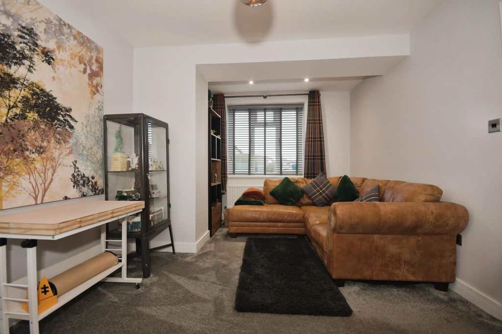 Property photo 3 of 26 Lounge 02.Jpg