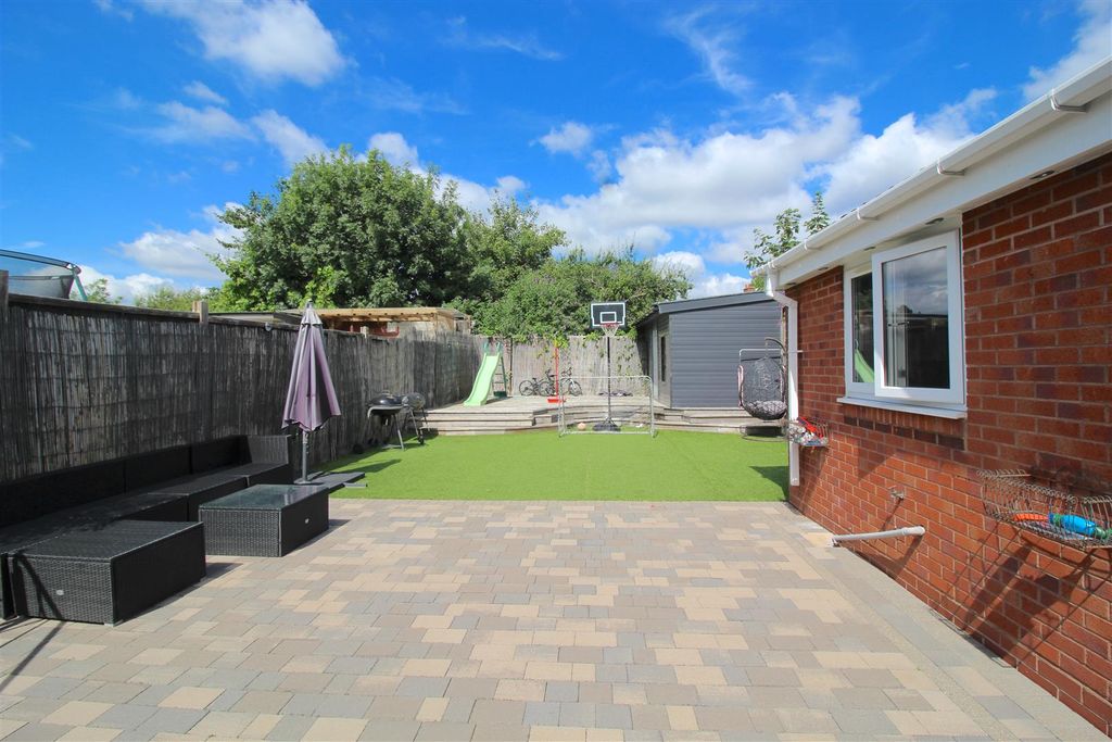 Property photo 2 of 14 Garden