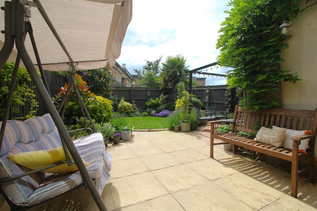 Property photo 2 of 21 Garden 1 .Jpg