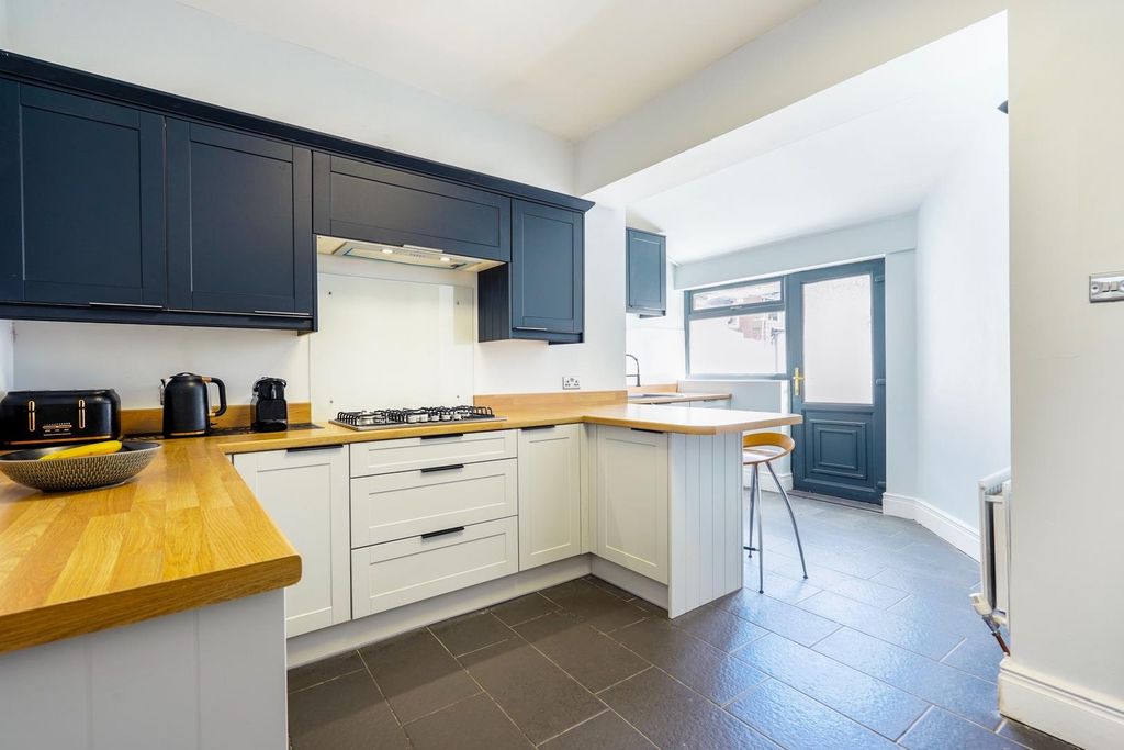 Property photo 3 of 14 Kitchen