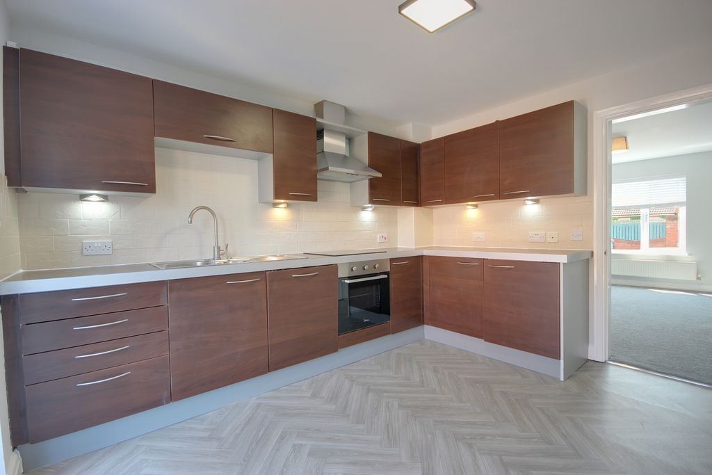 Property photo 3 of 17 1 Kit Din B